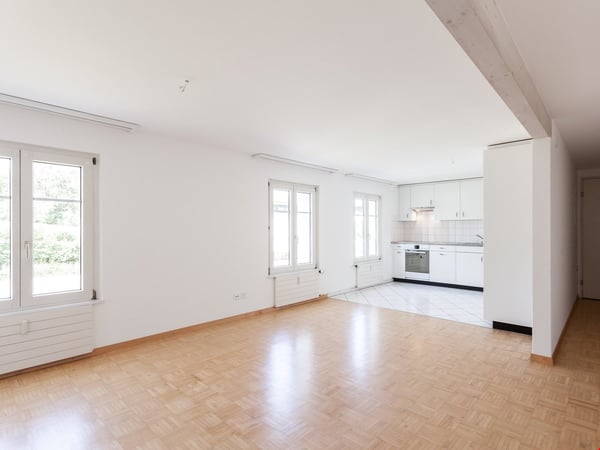 Helle 5.5 Zimmer Wohnung 2