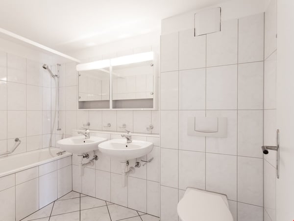 Helle 5.5 Zimmer Wohnung 12