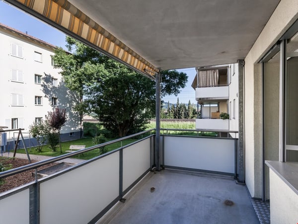 Helle und gepflegte 4-Zimmer-Wohnung mit Balkon in St. Gallen 2