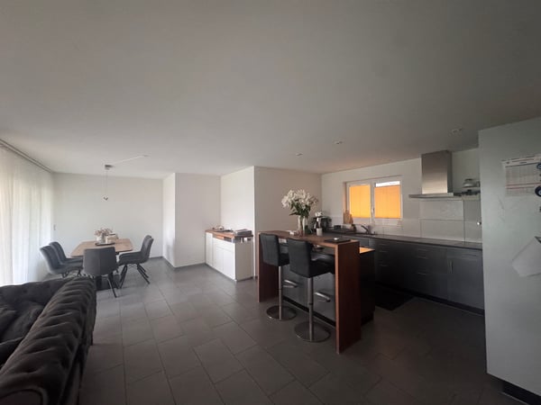 grosszügige 3.5-Zimmer-Wohnung im Erdgeschoss