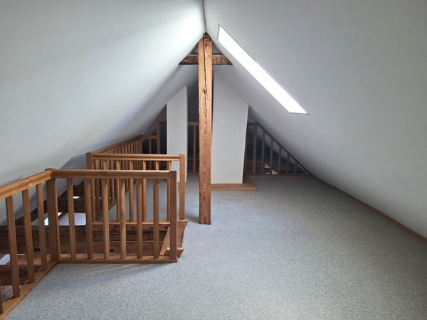 grosse, charmante 2.5-Zimmer-Dachwohnung 6