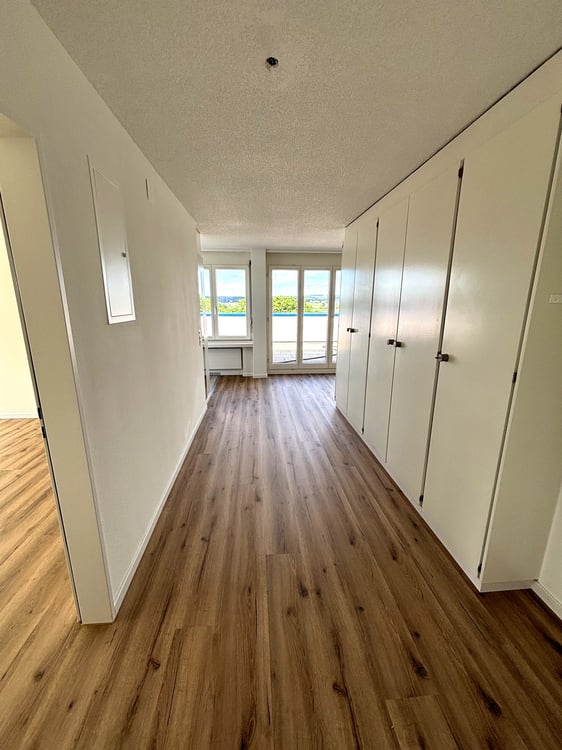 Grösszügige 2.5-Zimmer-Wohnung mit Weitsicht 3