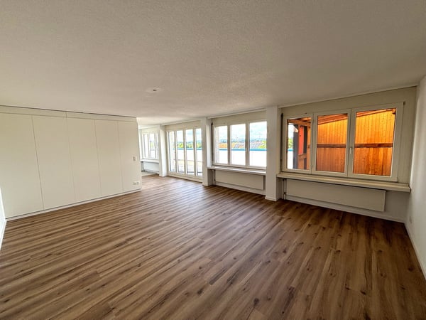 Grösszügige 2.5-Zimmer-Wohnung mit Weitsicht 2