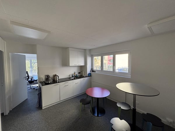 Grosszügige Büro-/Praxisräume unweit vom Hegibachplatz 5