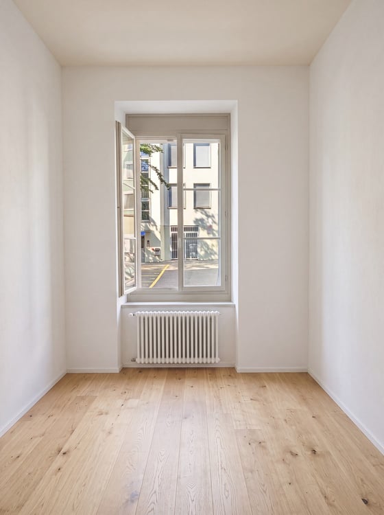 Frisch-Renovierte Gewerbe-/Atelier-/Bürofläche im Kreis 4 3