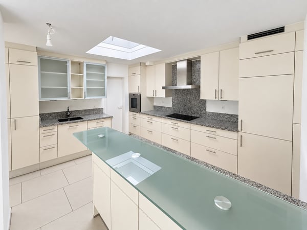 Grosszügige 3½-Zimmer-Wohnung mit 71 m² Terrasse ins Grüne 3