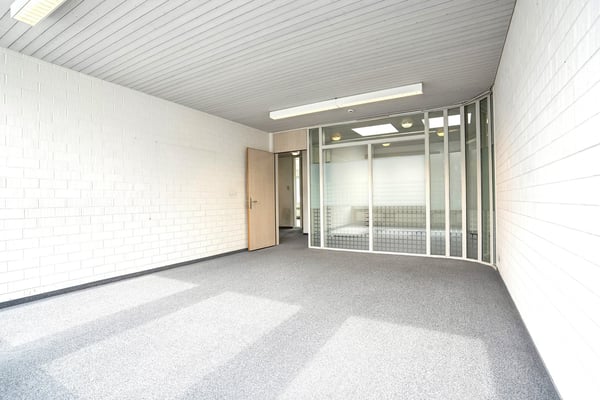 Viel Raum für Ihre Vision Büro-/Gewerbefläche nahe Flughafen Zürich 6