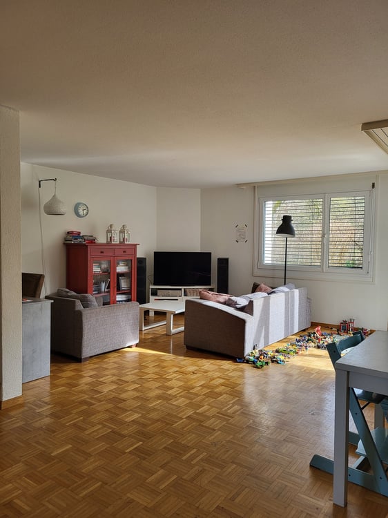 Traumhafte 4.5-Zimmer-Maisonettewohnung in Adliswil zu vermieten! 2