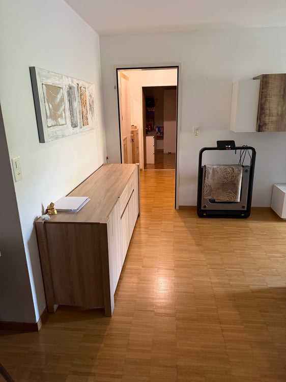 Ruhige 4.5-Zimmer-Wohnung mit Balkon und Garage in Nürensdorf 3