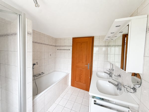 Familienfreundliche 6.5-Zimmer-Haushälfte 3
