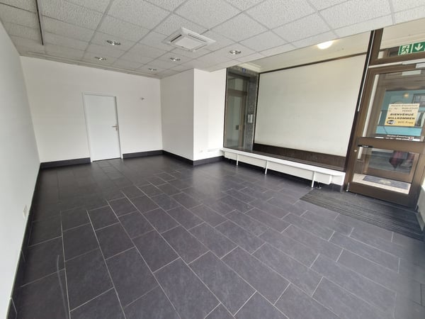 belle surface avec grande vitrine - climatisée 3