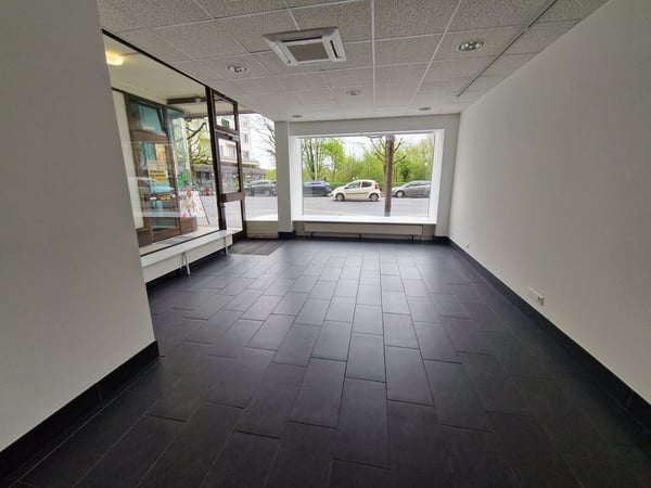 belle surface avec grande vitrine - climatisée 4