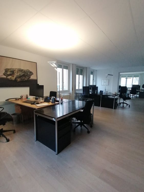 belle surface de bureau à proximité de la gare 3