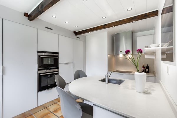 Maison familiale avec vaste atelier au sous-sol 11