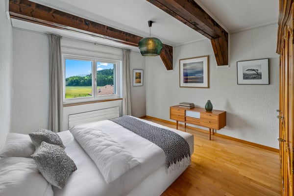 Maison familiale avec vaste atelier au sous-sol 8