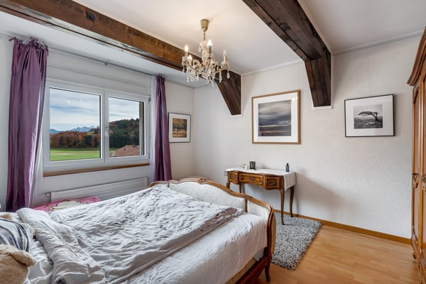 Maison familiale avec vaste atelier au sous-sol 7