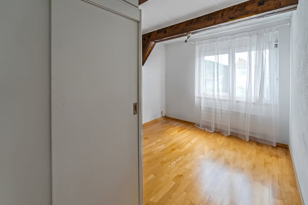 Maison familiale avec vaste atelier au sous-sol 6