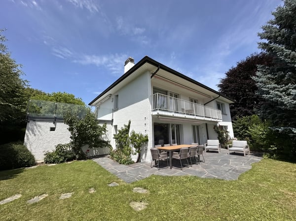 Propriété de 2 appartements de 4.5 pièces avec grand jardin et piscine 3