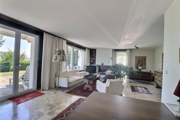 Propriété de 2 appartements de 4.5 pièces avec grand jardin et piscine 7