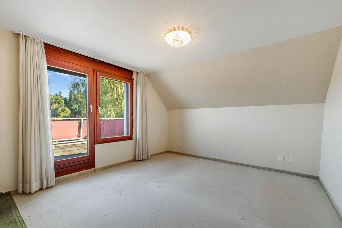 Detached single-family house on a large plot in a quiet location