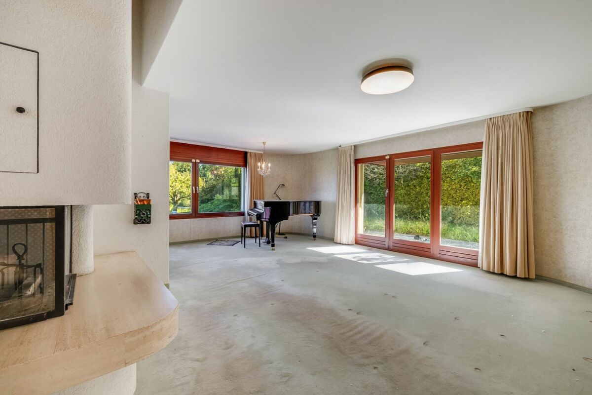 Detached single-family house on a large plot in a quiet location