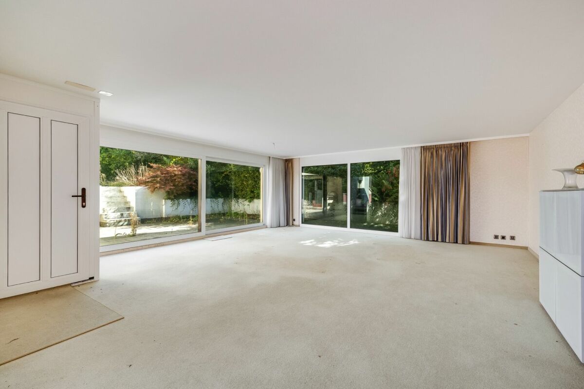 Detached single-family house on a large plot in a quiet location
