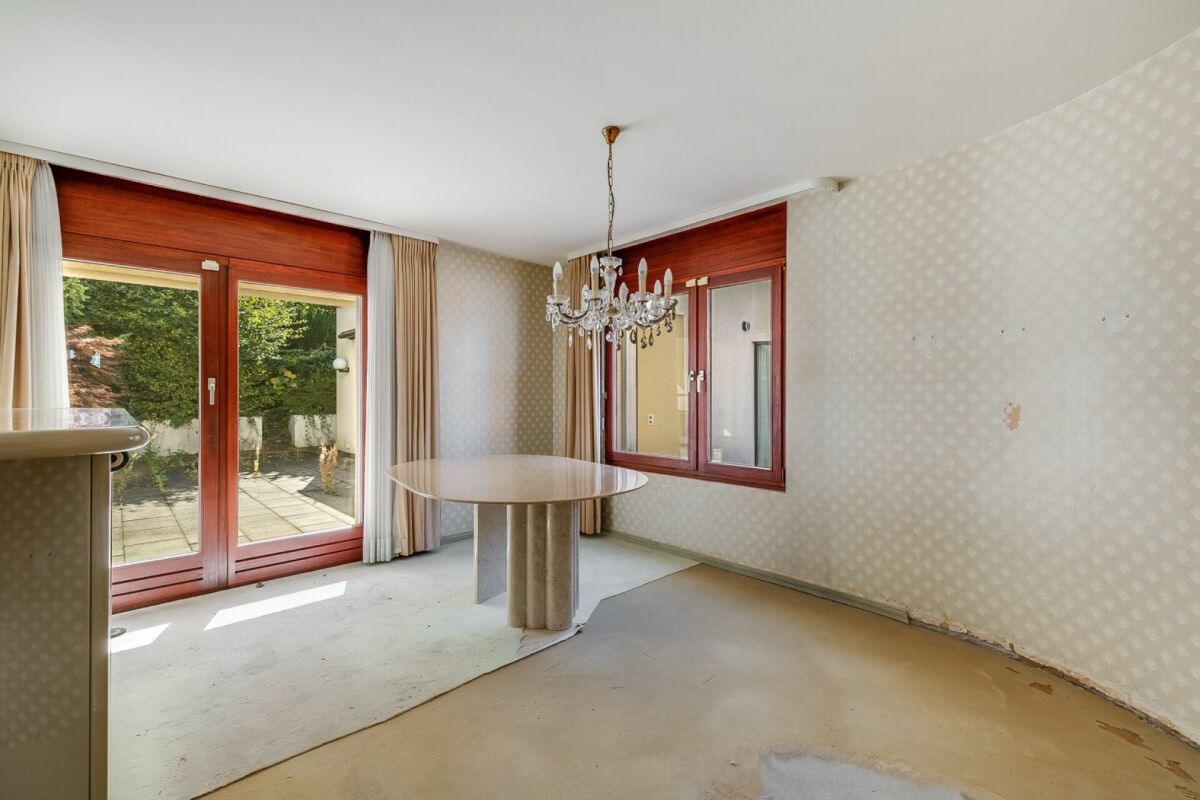 Detached single-family house on a large plot in a quiet location