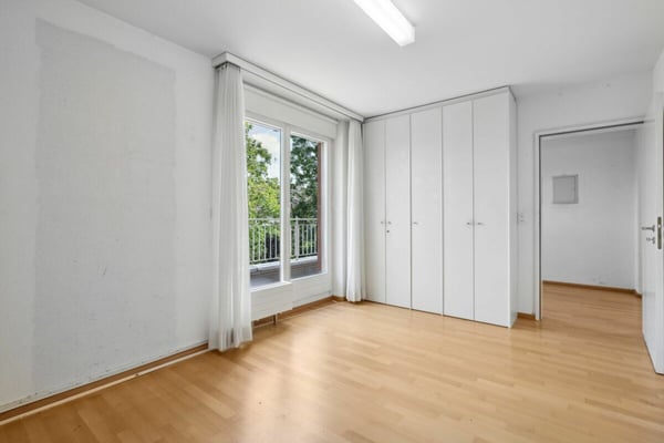 Schöne 1.5-Zimmer-Attikawohnung auf dem Bruderholz mit grosser Terrasse und AEP 10