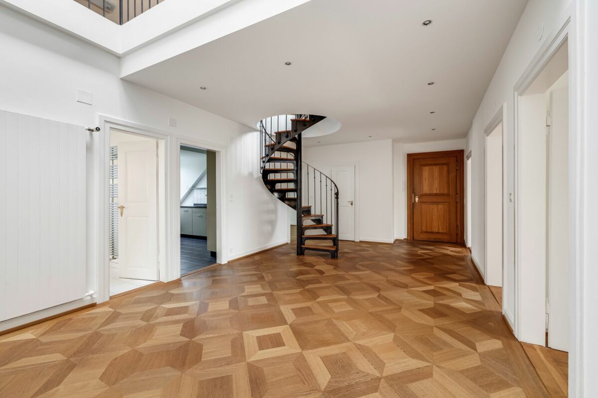 Finest old-building charm - Maisonette attic apartment incl. parking space