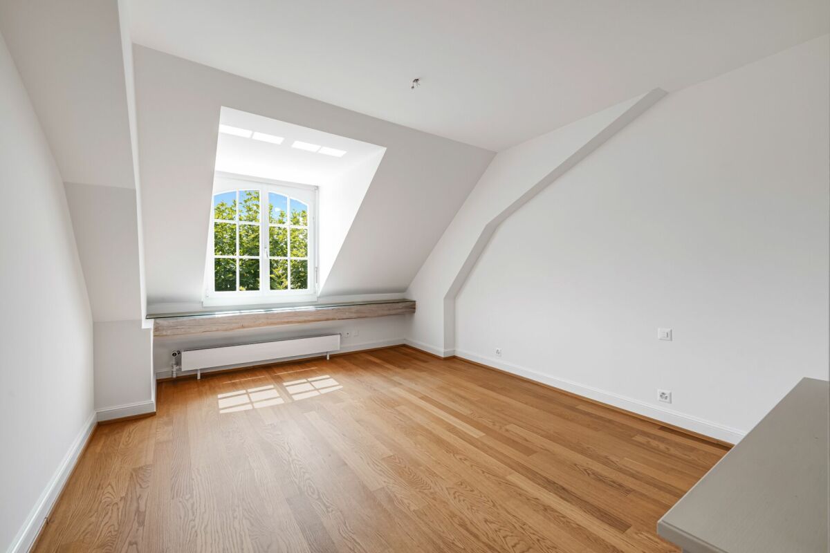 Finest old-building charm - Maisonette attic apartment incl. parking space