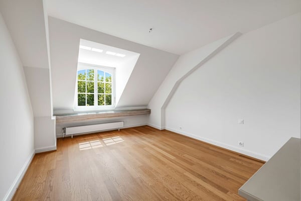 Altbaucharme vom Feinsten - Maisonette-Dachwohnung inkl. Parkplatz 8