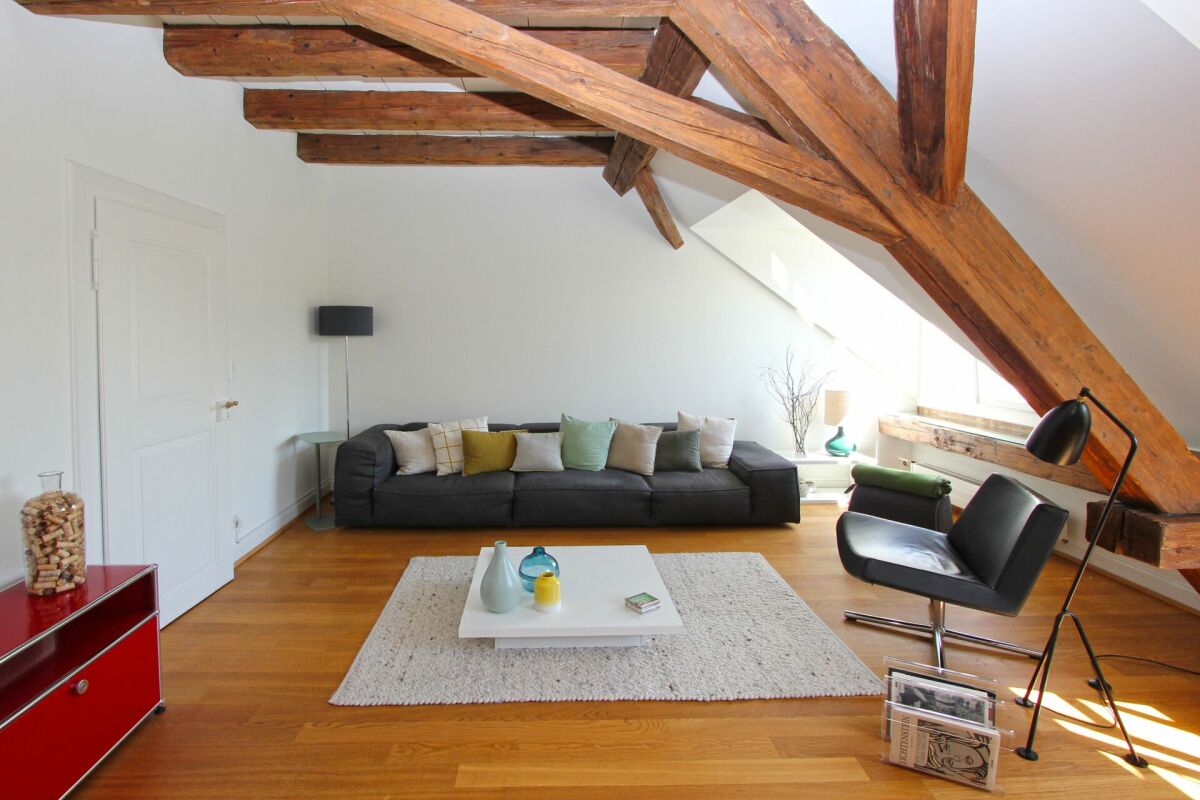Finest old-building charm - Maisonette attic apartment incl. parking space