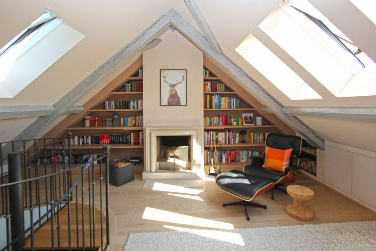 Finest old-building charm - Maisonette attic apartment incl. parking space