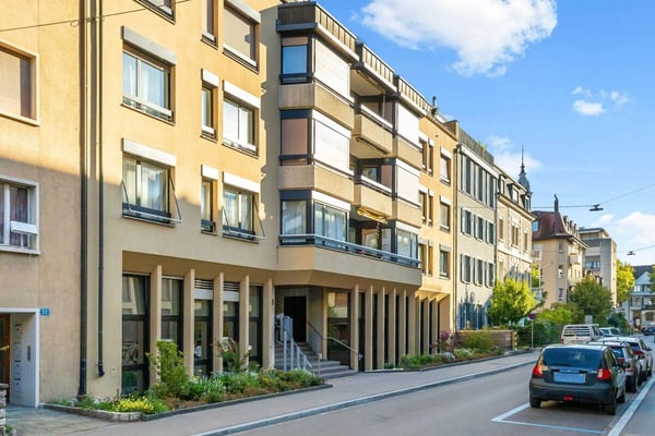 Wohnen mit Blick über die Dächer - 1.5-Zi. Attikawohnung mit 2 Terrassen und 2 AEP 13