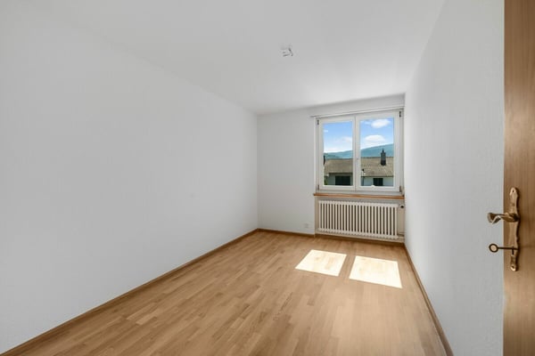 Schönes Eck-Einfamilienhaus mit grossem Wintergarten und Garage 9