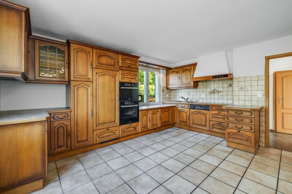 Schönes Eck-Einfamilienhaus mit grossem Wintergarten und Garage 7