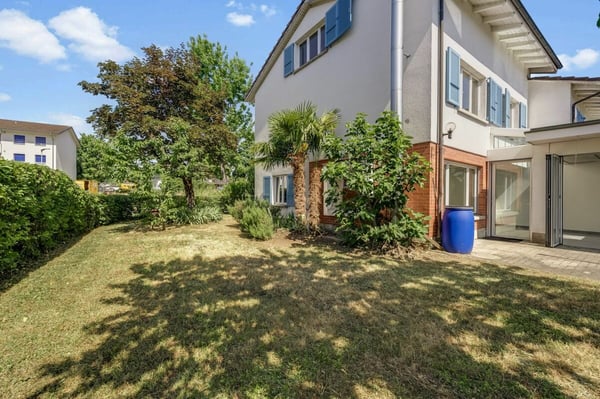 Schönes Eck-Einfamilienhaus mit grossem Wintergarten und Garage 6