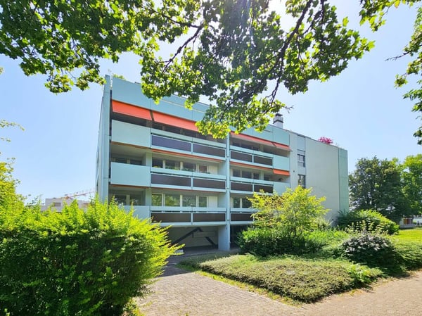 Moderne 4.5-Zimmer Wohnung mit 2 Balkonen und Einstellhallenplatz 14