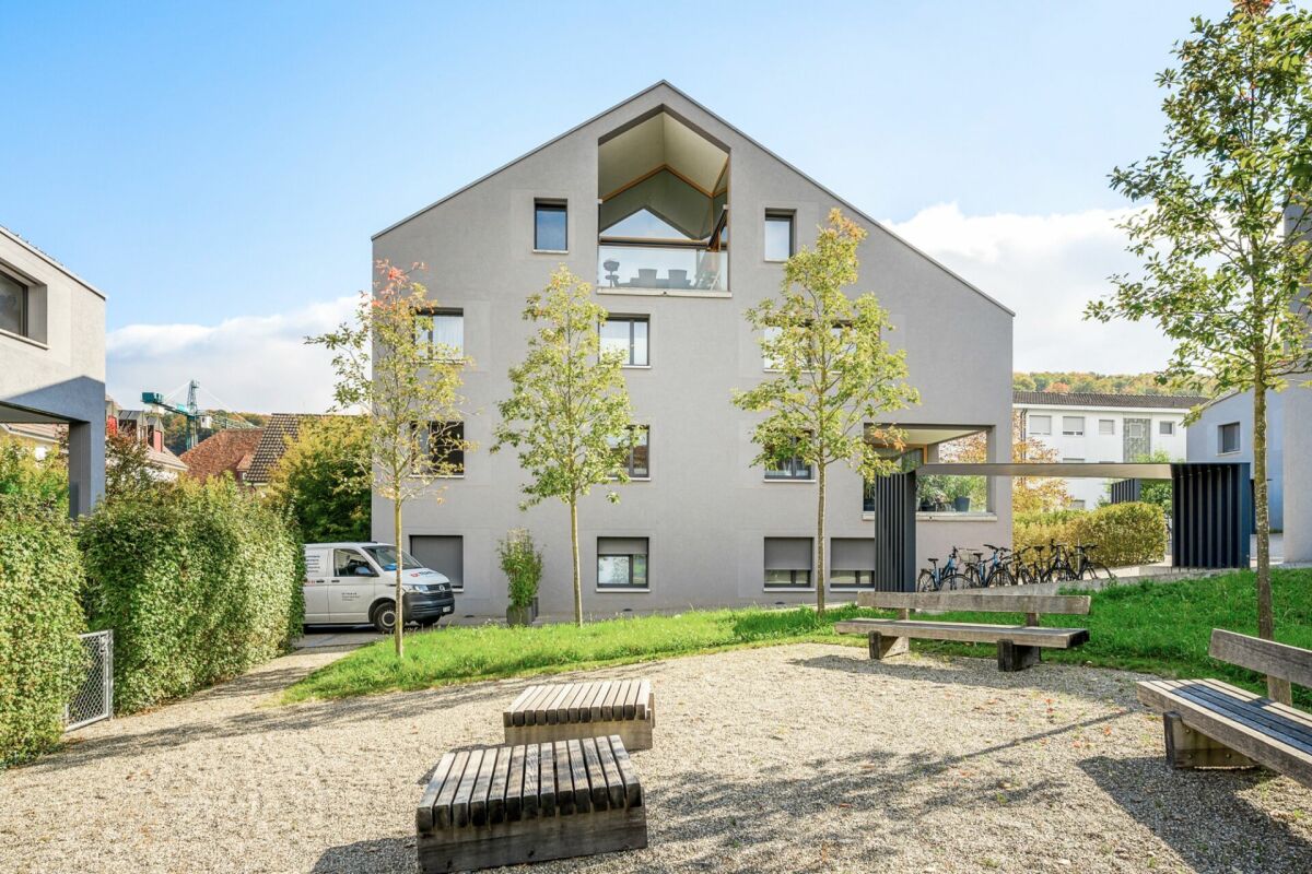 Attractive 5.5-room (3 bedrooms) penthouse apartment with 2 loggias and an additional attic space