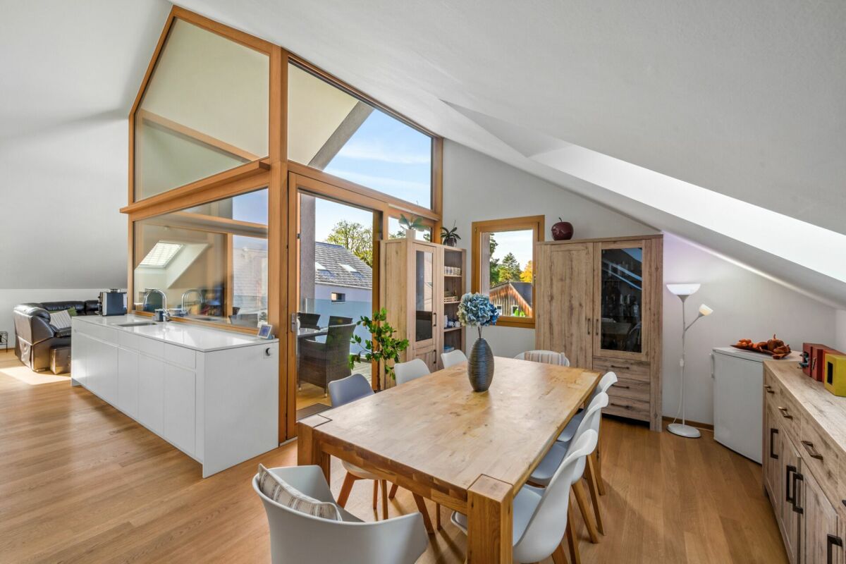 Attractive 5.5-room (3 bedrooms) penthouse apartment with 2 loggias and an additional attic space