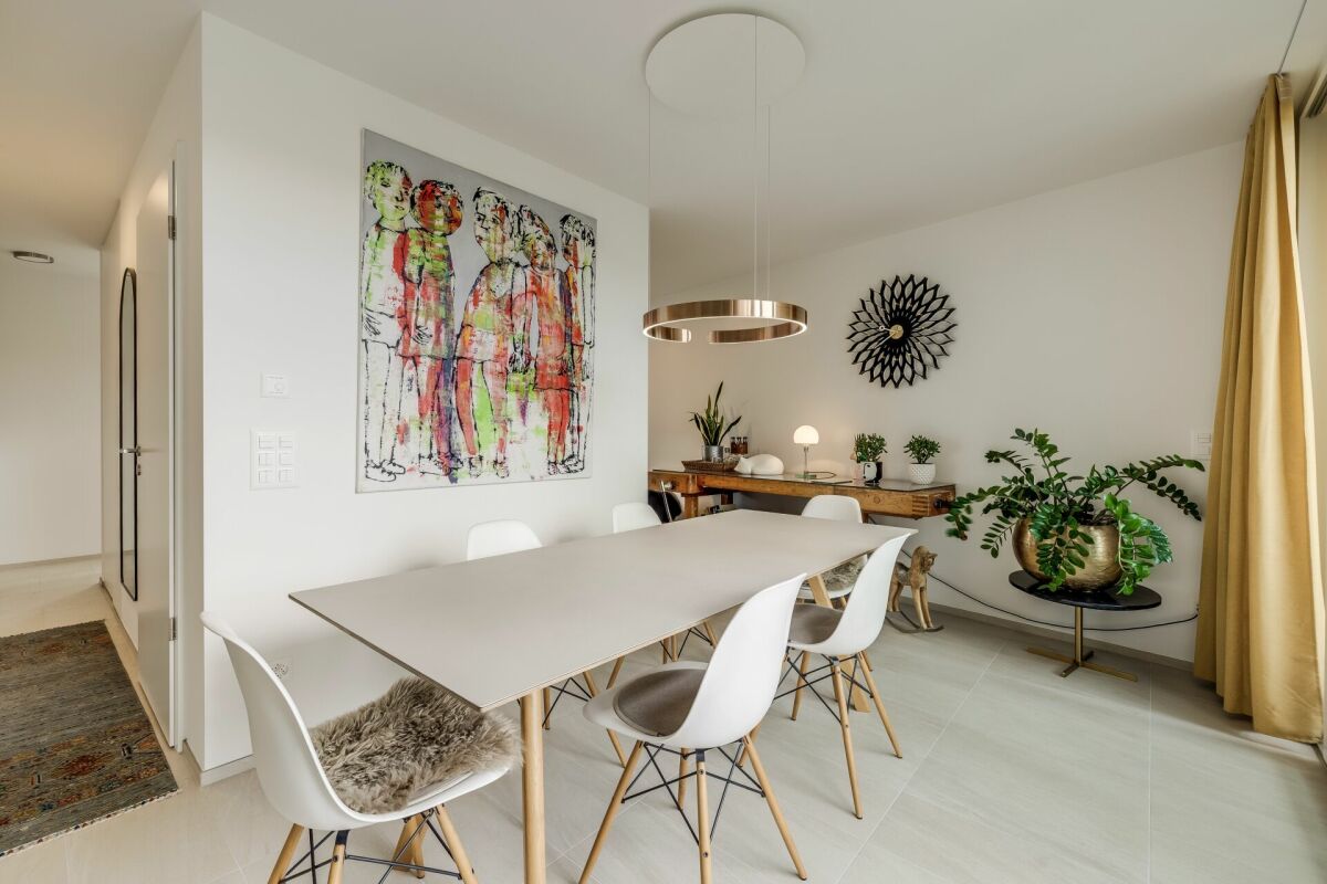 Moderne 4.5 Zimmer Maisonette Wohnung mit Loggia und Einstellhallenplatz