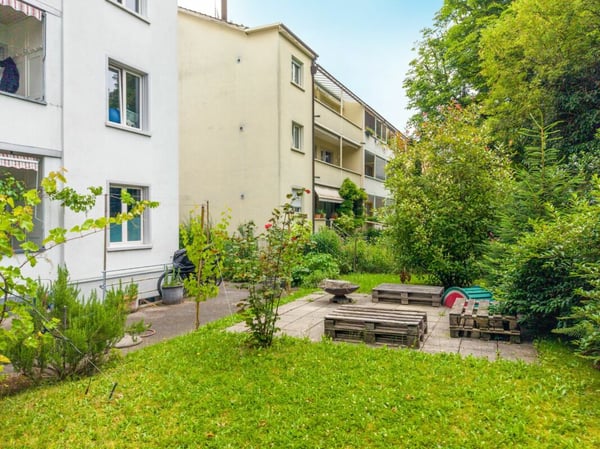 Mehrfamilienhaus an ruhiger Lage auf dem Basler Bruderholz 12