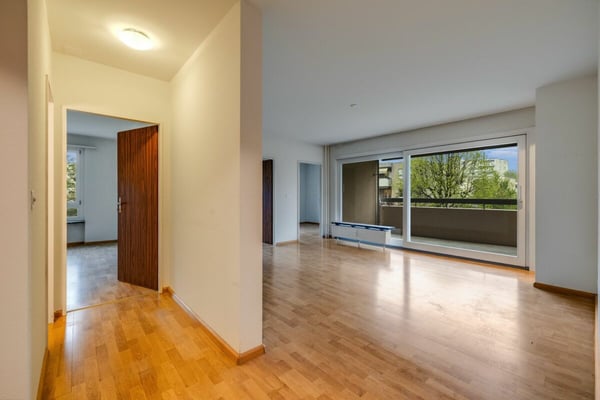 Helle 4-Zimmerwohnung an ruhiger Lage mit Einstellhallenplatz 12
