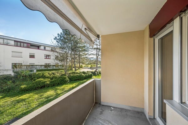 Helle 3-Zimmer-Wohnung mit grossem Wohnbereich und Balkon in Reinach 1
