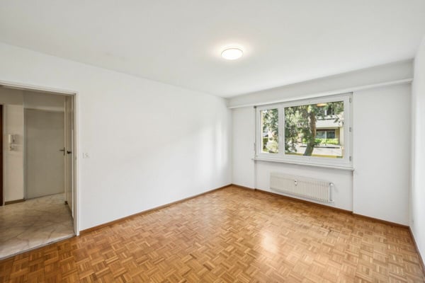 Helle 3-Zimmer-Wohnung mit grossem Wohnbereich und Balkon in Reinach 8