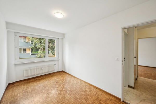 Helle 3-Zimmer-Wohnung mit grossem Wohnbereich und Balkon in Reinach 7