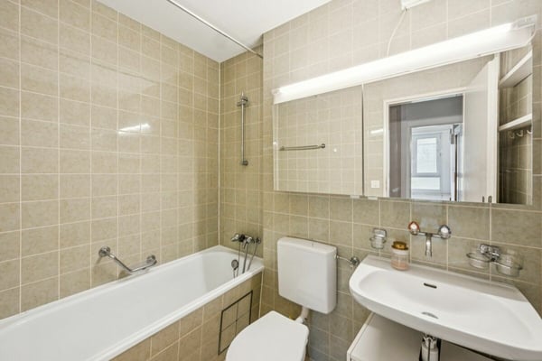 Helle 3-Zimmer-Wohnung mit grossem Wohnbereich und Balkon in Reinach 6