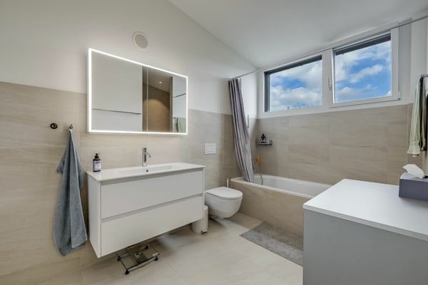 Moderne 4.5 Zimmer Maisonette Wohnung mit Loggia und Einstellhallenplatz 13