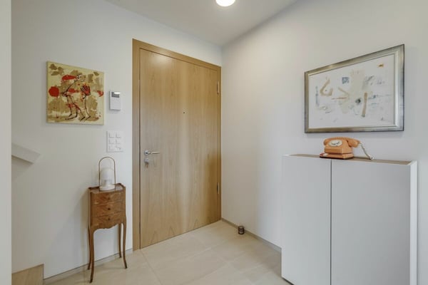 Moderne 4.5 Zimmer Maisonette Wohnung mit Loggia und Einstellhallenplatz 2