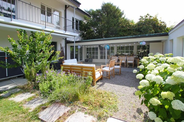 Attraktives Haus auf dem schönen Bruderholz / 7-Zimmer mit Pool und Doppelgarage 9
